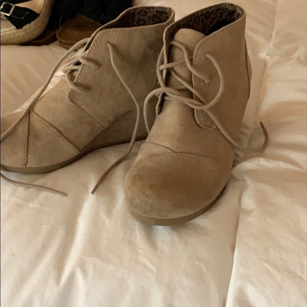 Wedge boots